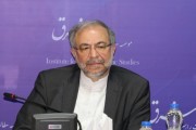 سید رسول موسوی: دکترای علوم سیاسی، دیپلمات پیشین و عضو ارشد پژوهشی وزارت امور خارجه