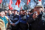 محاکمه سیاسی مخالفان؛ تلاش قدرت حاکم در قرقیزستان برای پیروزی در انتخابات