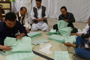 رقابت دشوار عمران‌خان و نواز شریف در انتخابات پاکستان