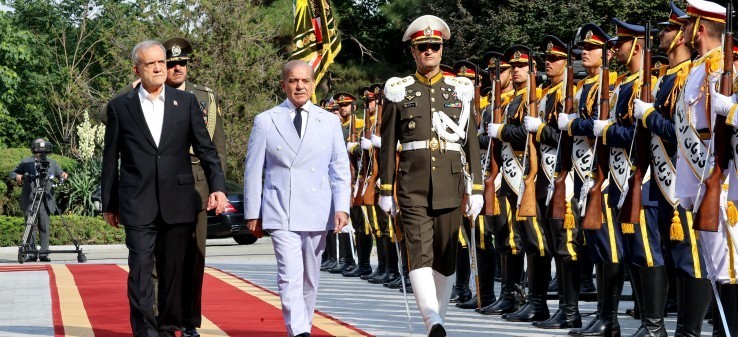 اهداف و آثار سفر نخست‌وزیر پاکستان به ایران
