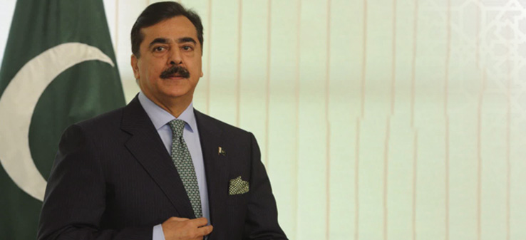 💡سید یوسفرضا گیلانی، از نخست وزیران پیشین و رئیس کنونی مجلس سنای پاکستان، از افراد قدرتمند و ثروتمند خاندان گیلانی محسوب می شود. 💡سید یوسفرضا گیلانی، از نخست وزیران پیشین و رئیس کنونی مجلس سنای پاکستان، از افراد قدرتمند و ثروتمند خاندان گیلانی محسوب می شود.